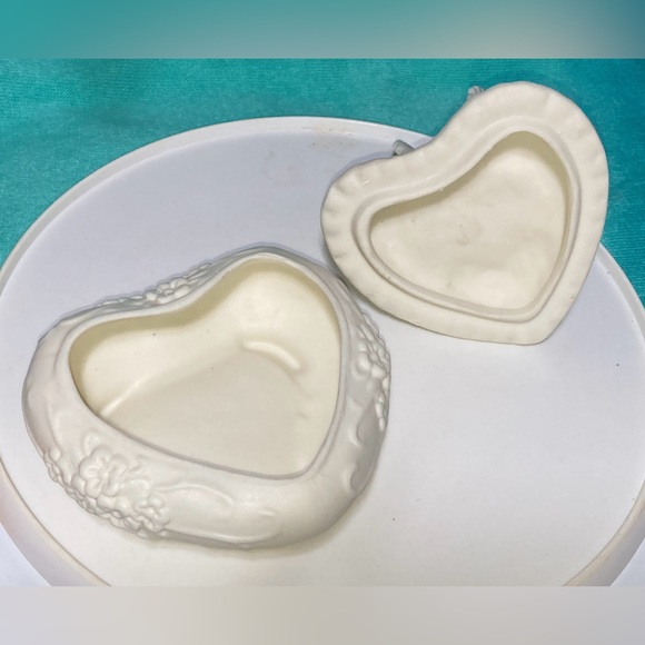 VINTAGE HUMMINGBIRD PORCELAIN BOX - Picture 9 of 16